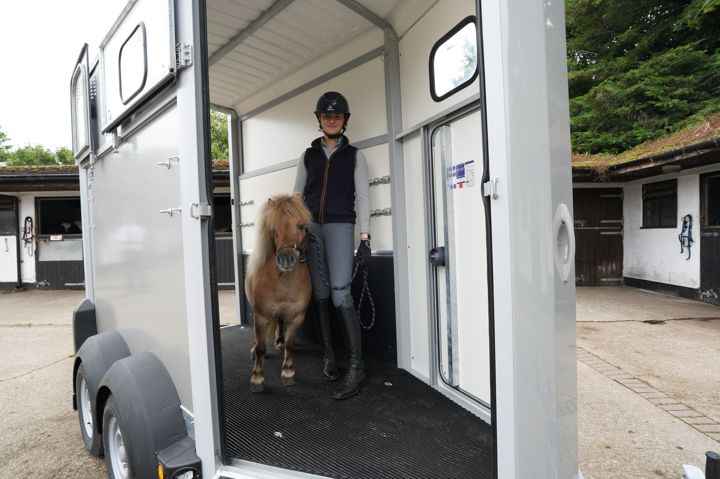 HB403 Single Horsebox