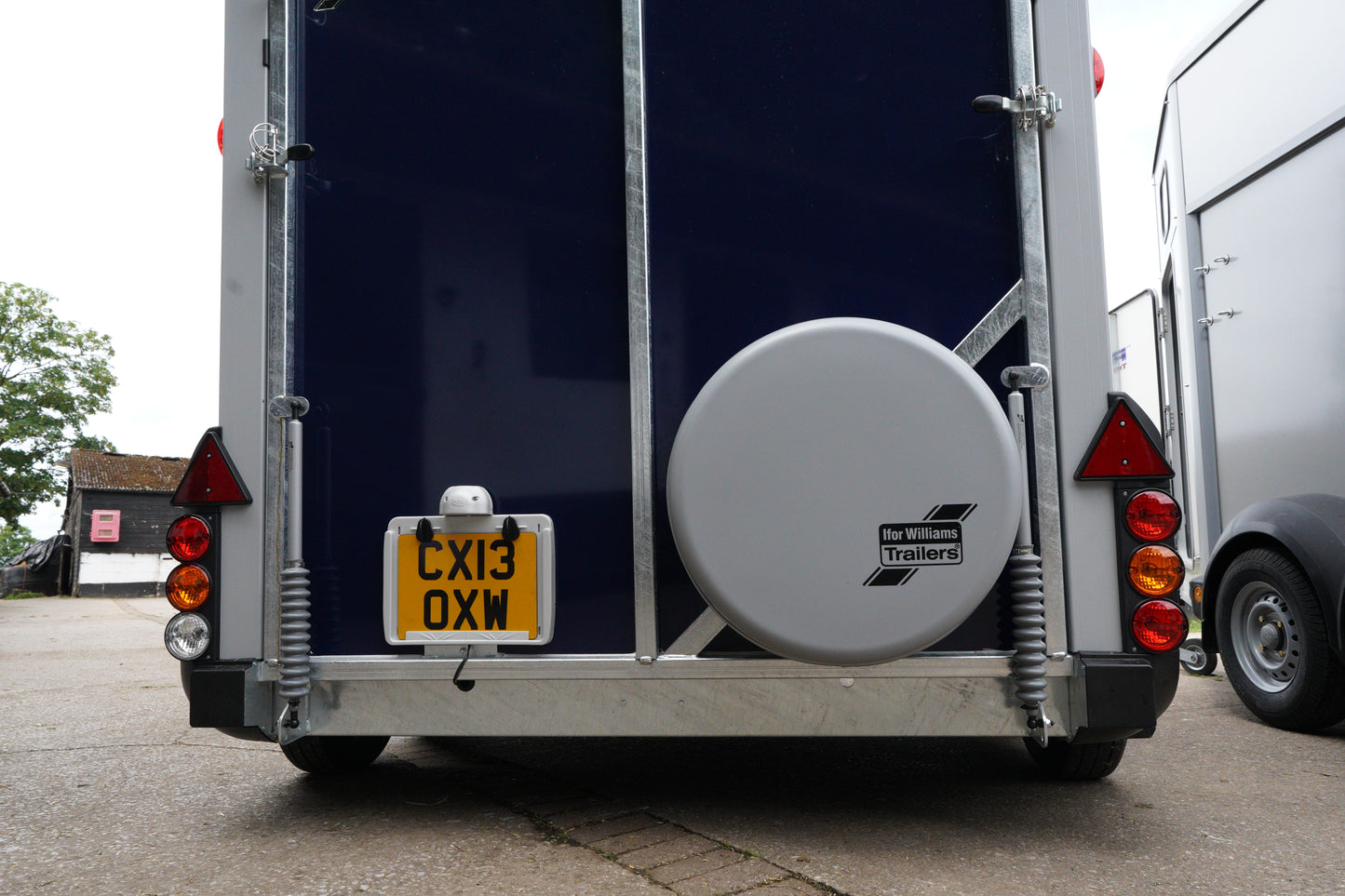 HB506 Double Horsebox