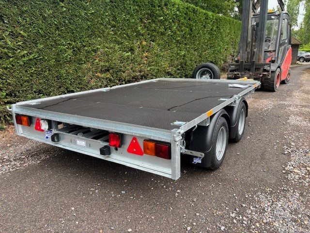 Brand New Ifor Williams LM106